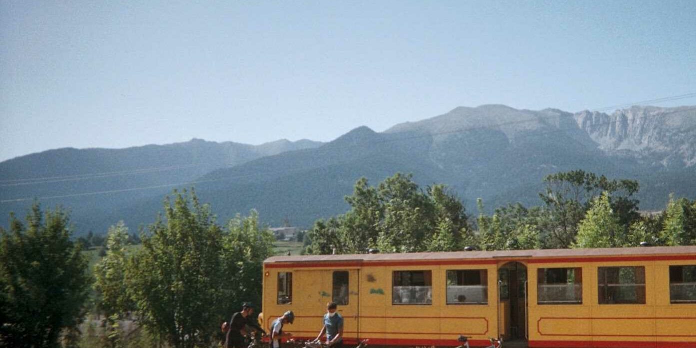les-criques-de-porteil-notre-region-randonnee-TRAIN-JAUNE